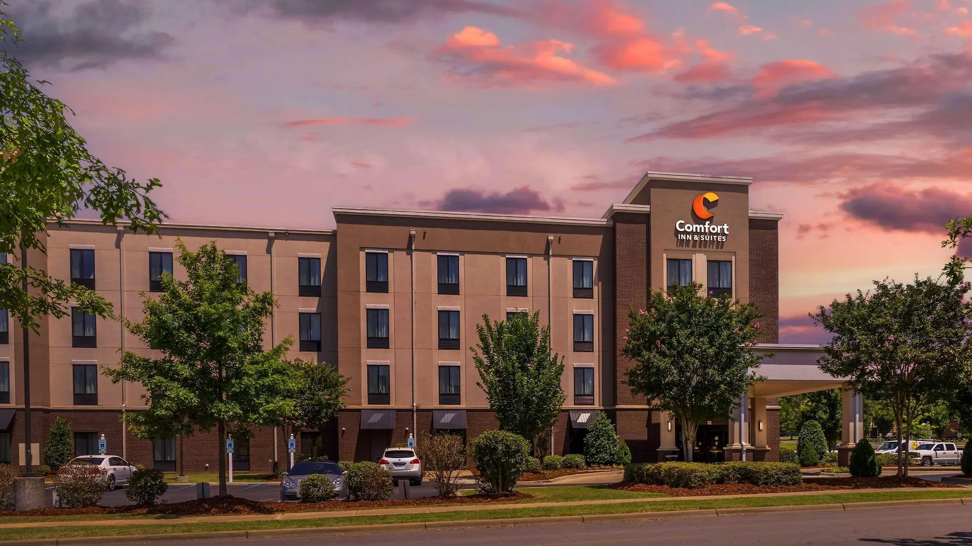 15 Business Hotels Near Birmingham Zoo With Easy City Access