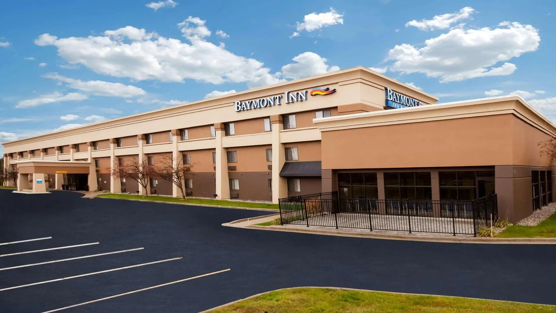 Staying Near Hickory Hills: 9 Airport Hotels Compared