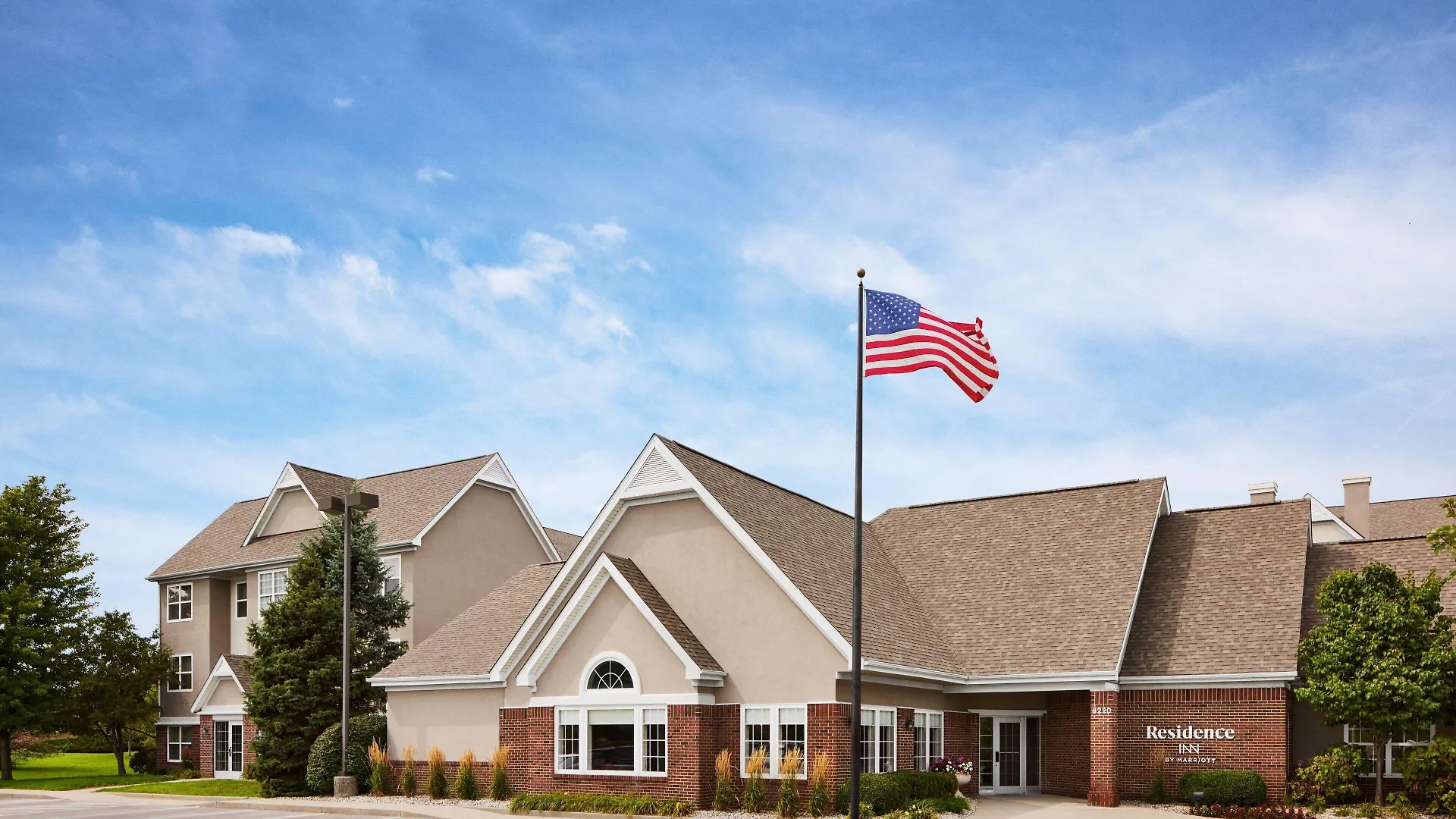 Where to Stay Near Oldfields-Lilly House and Gardens: 7 Business Hotels