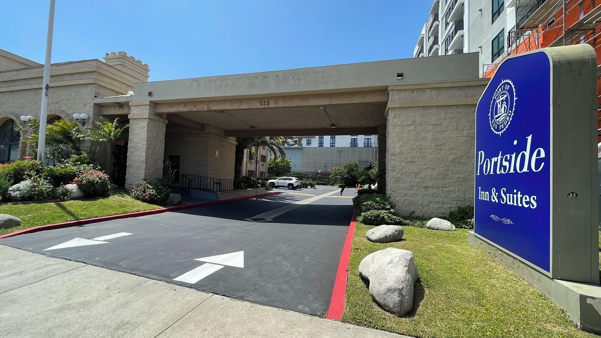 Staying Near Harbor Park Golf Course: 6 Budget Hotels Compared