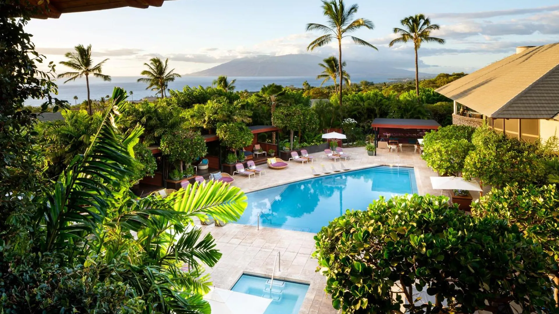7 Romantic Hotels in Hawaii That Couples Keep Coming Back To