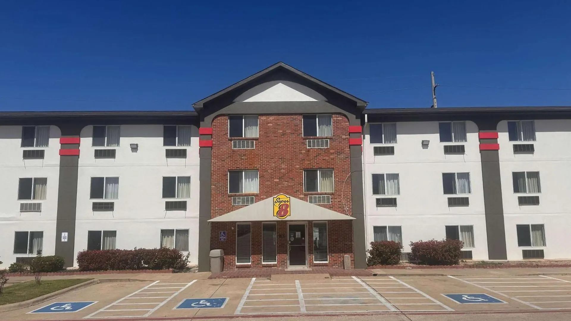 4 Smart Business Hotels Near Reed Arena Worth Booking