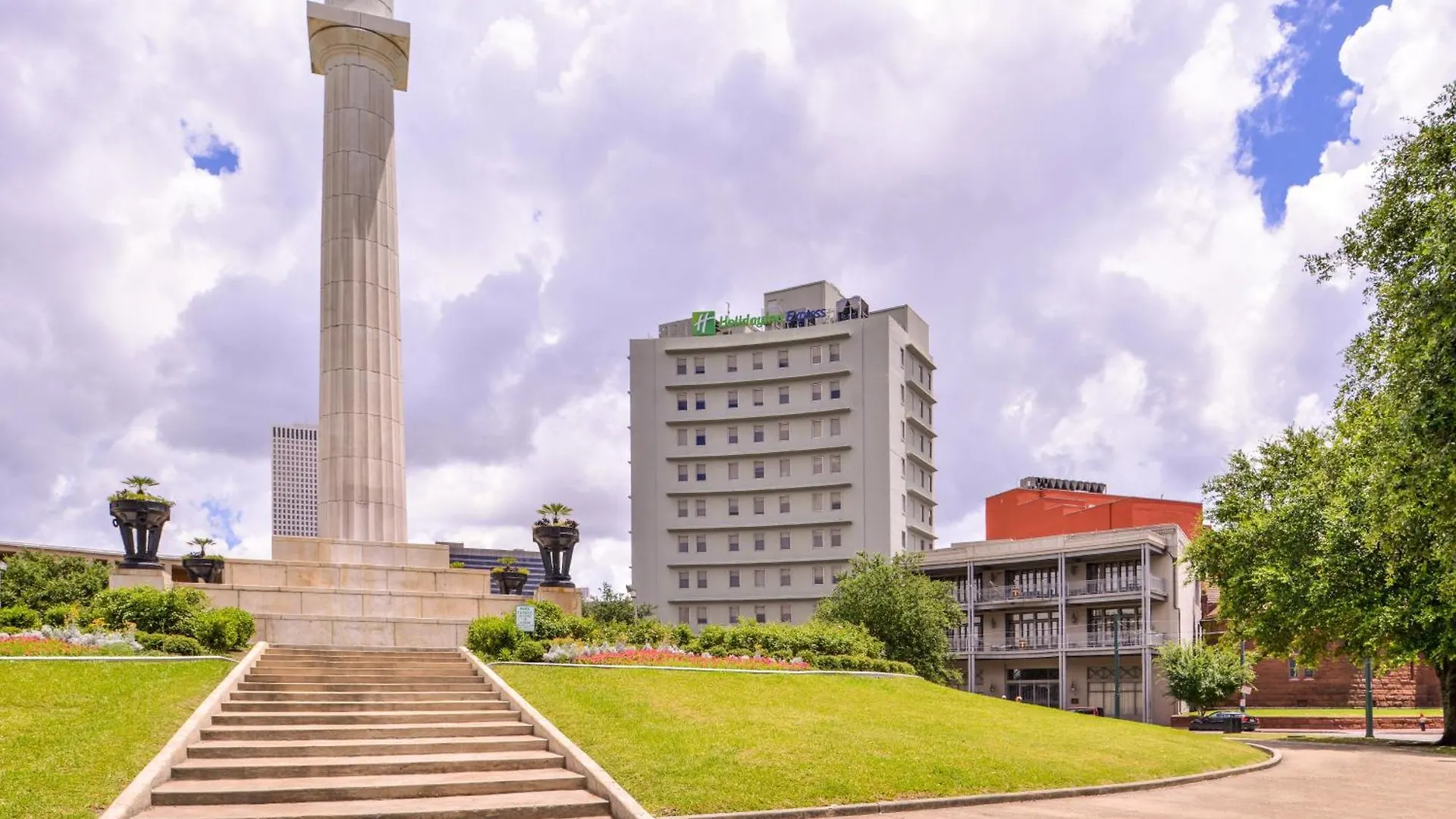 5 Business Hotels in Arts-Warehouse District Worth Booking