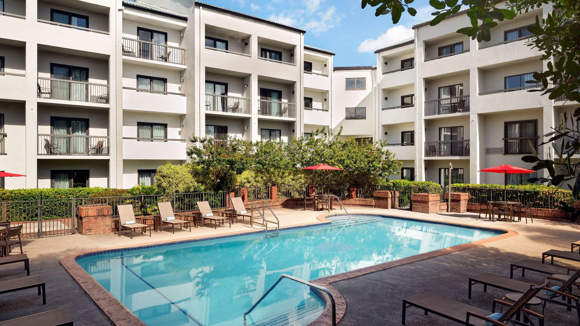 4 Smart Airport Hotels Near Fern Isles Park Worth Booking