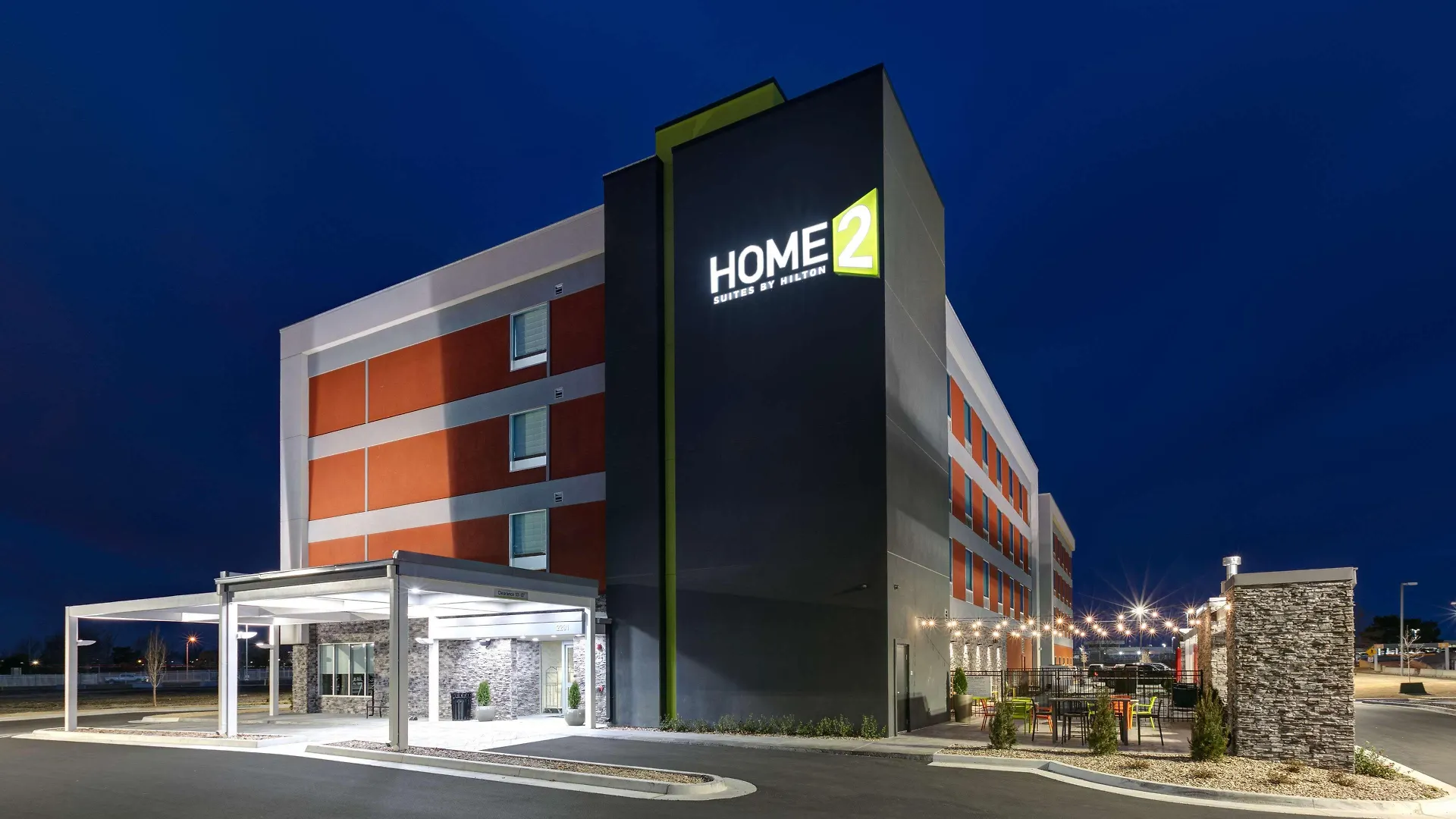 6 Smart Business Hotels Near Linnaeus Teaching Gardens Worth Booking