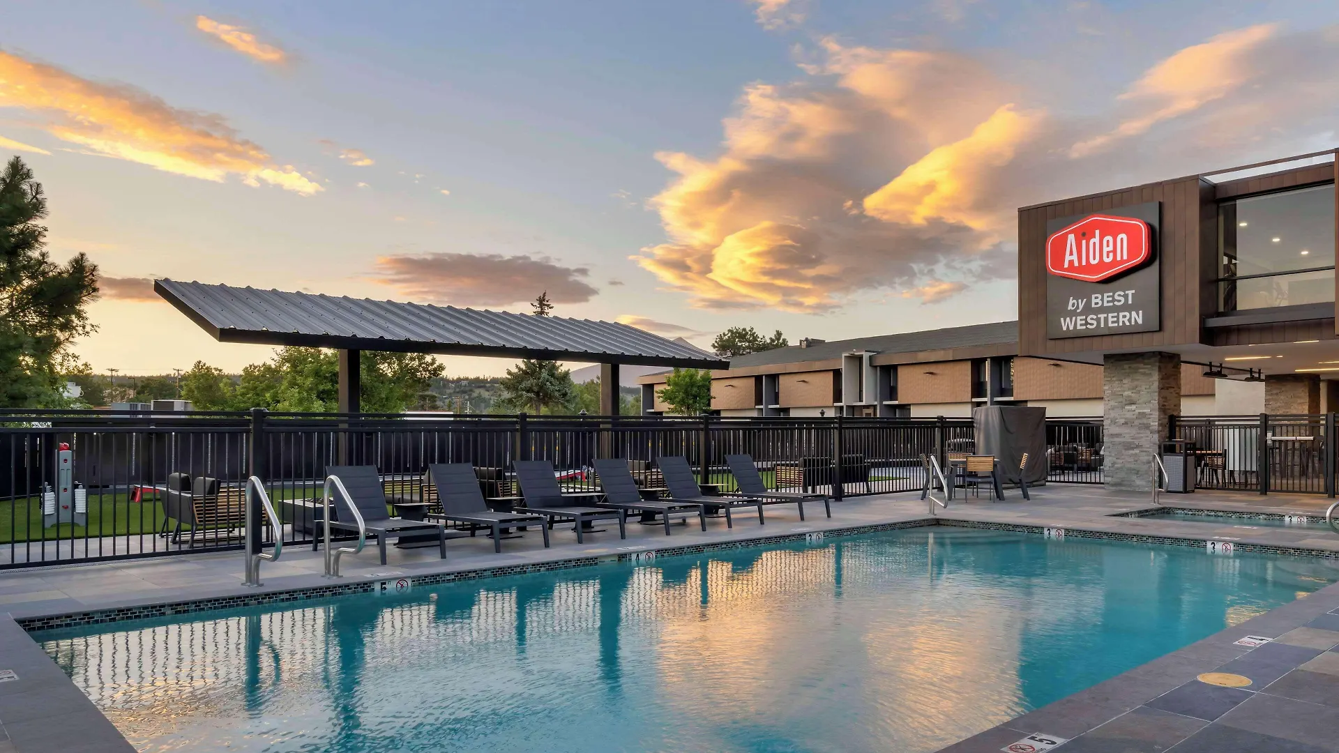 8 Top-Rated Hotels Close to Riordan Mansion State Park