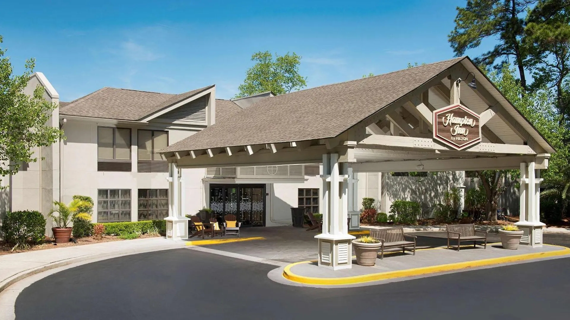 7 Smart Budget Hotels Near South Island Square Worth Booking