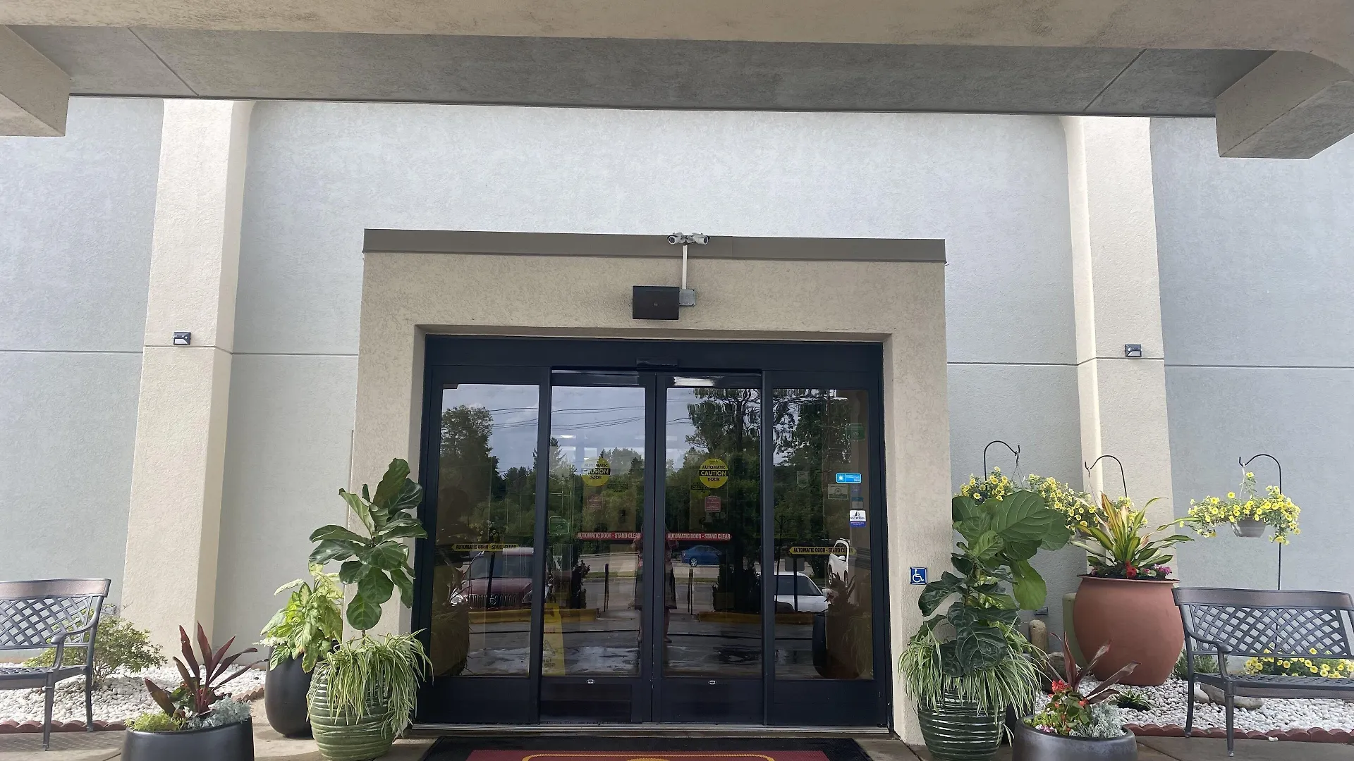 4 Exceptional Design Hotels Near Frederik Meijer Gardens That Stand Out