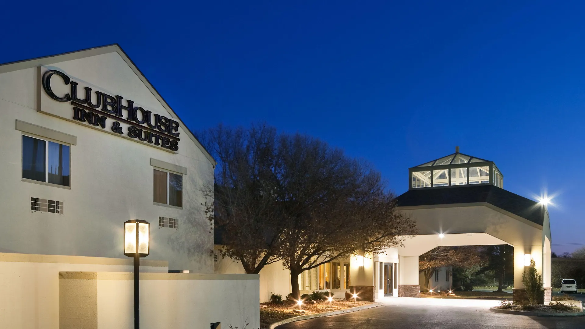 Staying Near Albuquerque Convention Center: 8 Business Hotels Compared