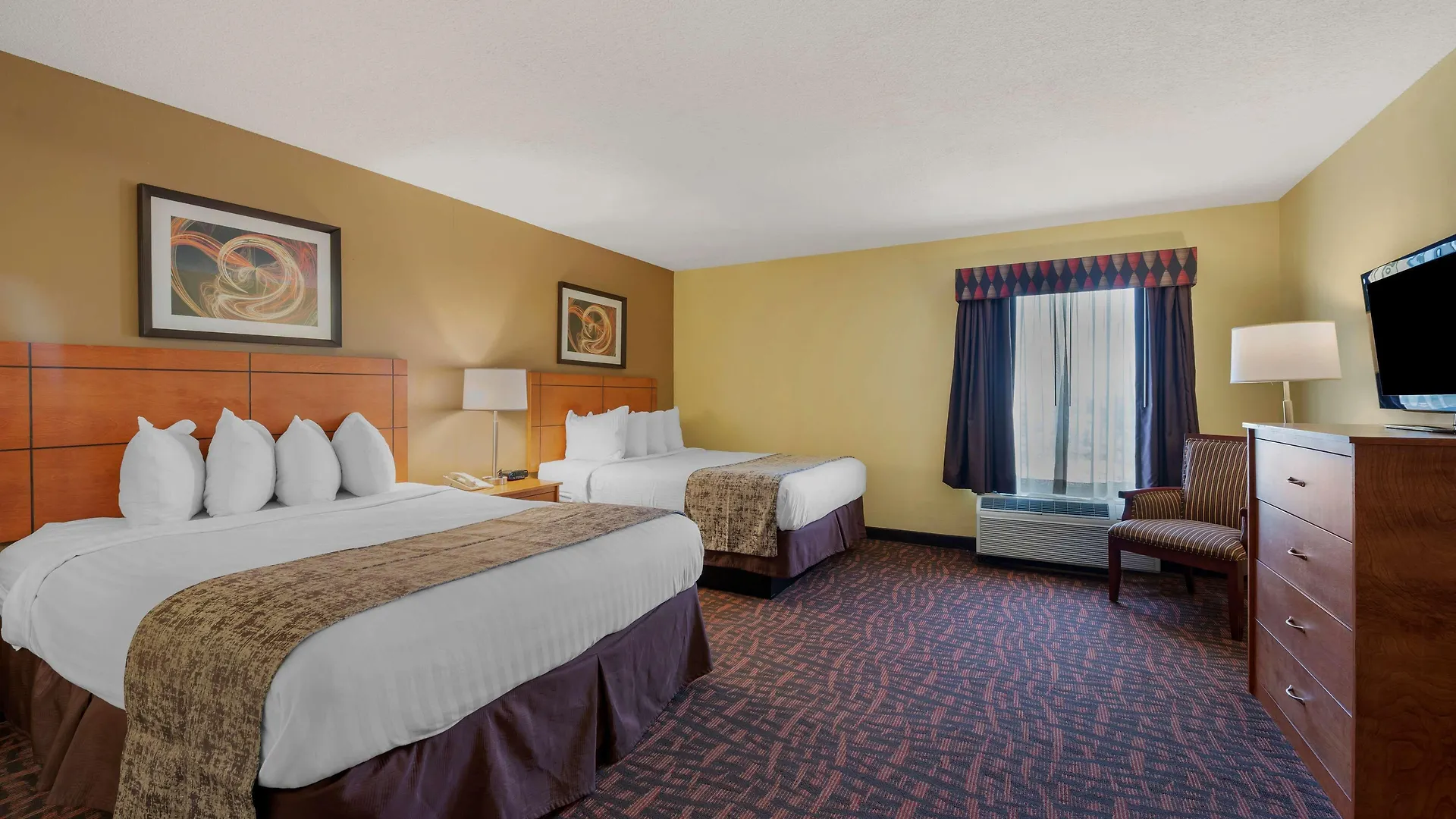 Where to Stay Near Farmington Historic Home: 4 Budget Hotels