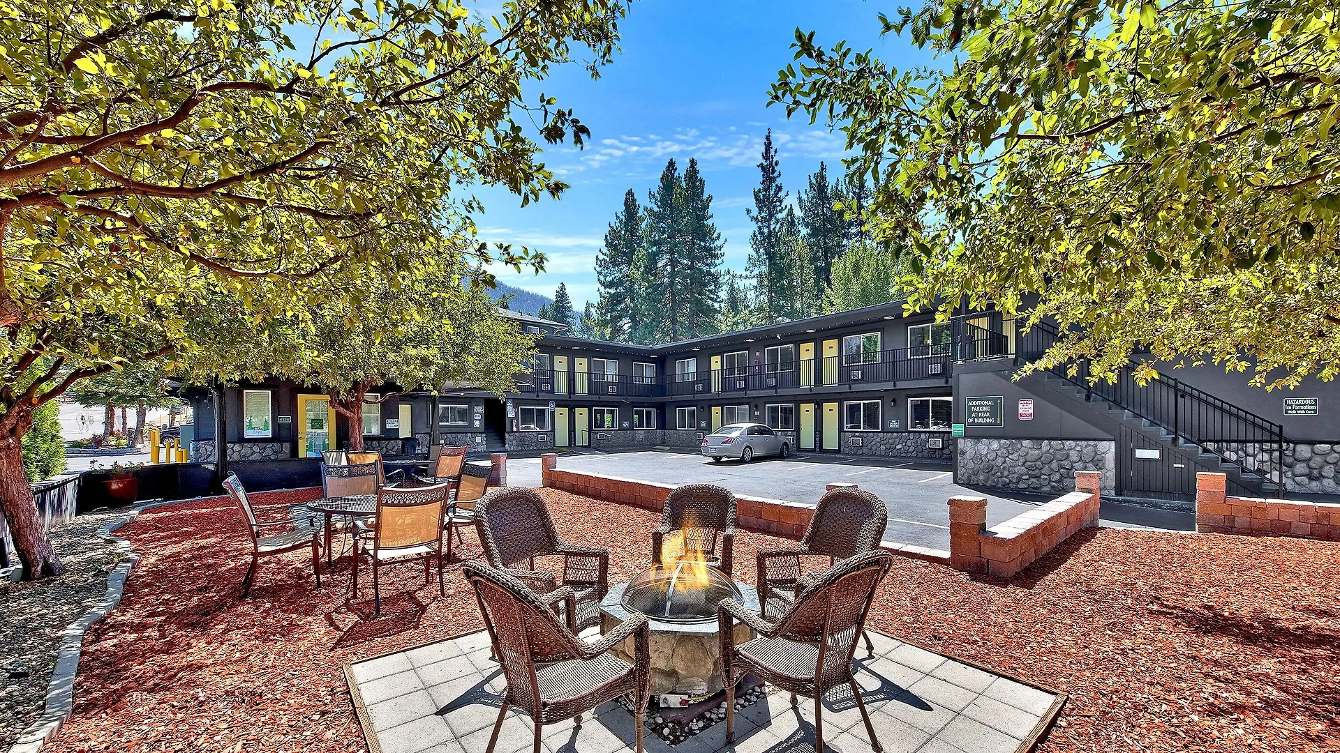 Where to Stay Near Round Hill Pines Beach: 7 Budget Hotels