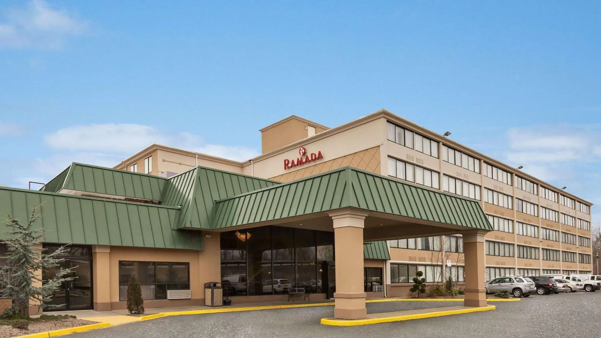 4 Smart Airport Hotels Near Veterans of Foreign Wars Worth Booking