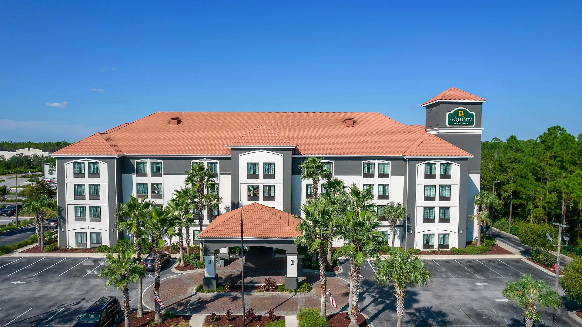 Staying Near Russell-Fields Pier: 4 Budget Hotels Compared