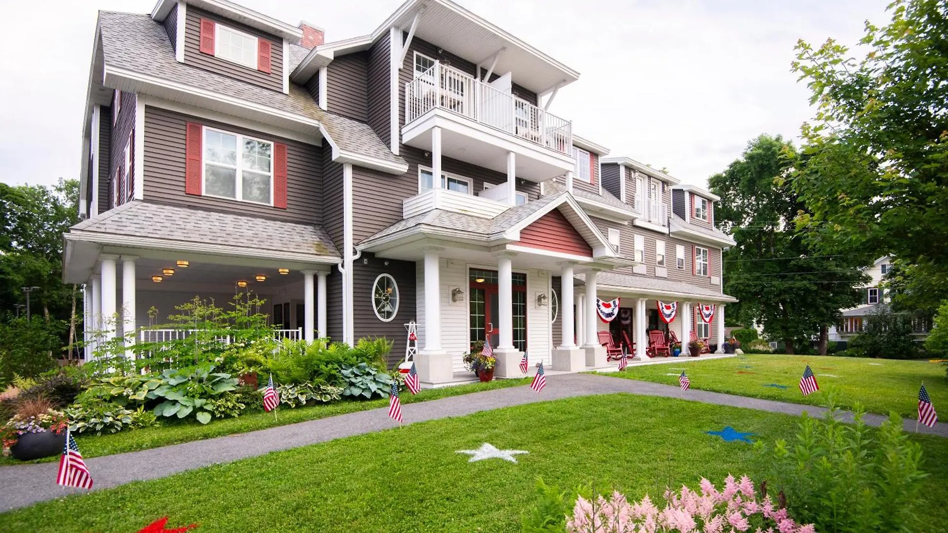 5 Central Bar Harbor Hotels Near MY Maine Bag Worth Booking