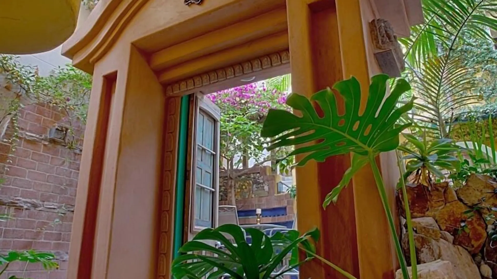 4 Smart 3-Star Hotels Near Scripps Memorial Hospital Sculpture Parks