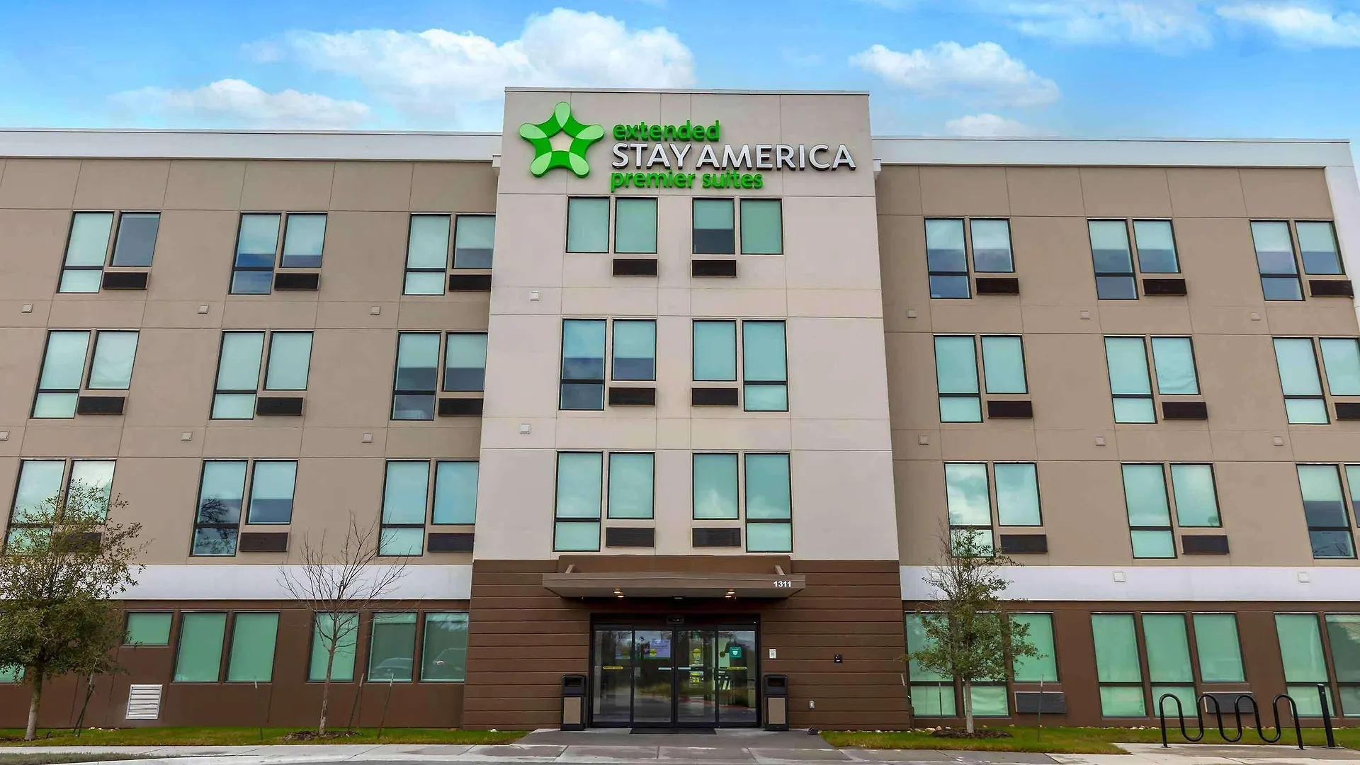 4 Affordable Hotels Close to Center-Mexican American Cultrl