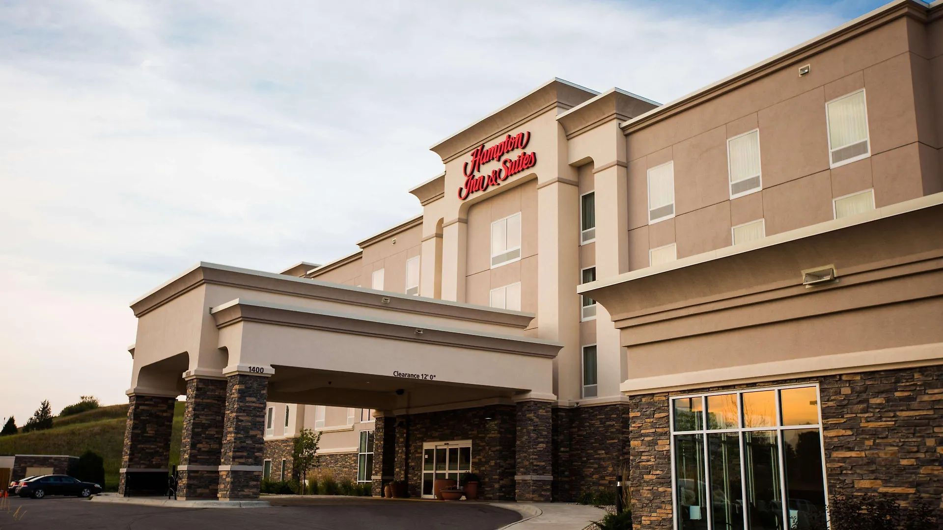 4 Smart Business Hotels Near Trax Plus Worth Booking