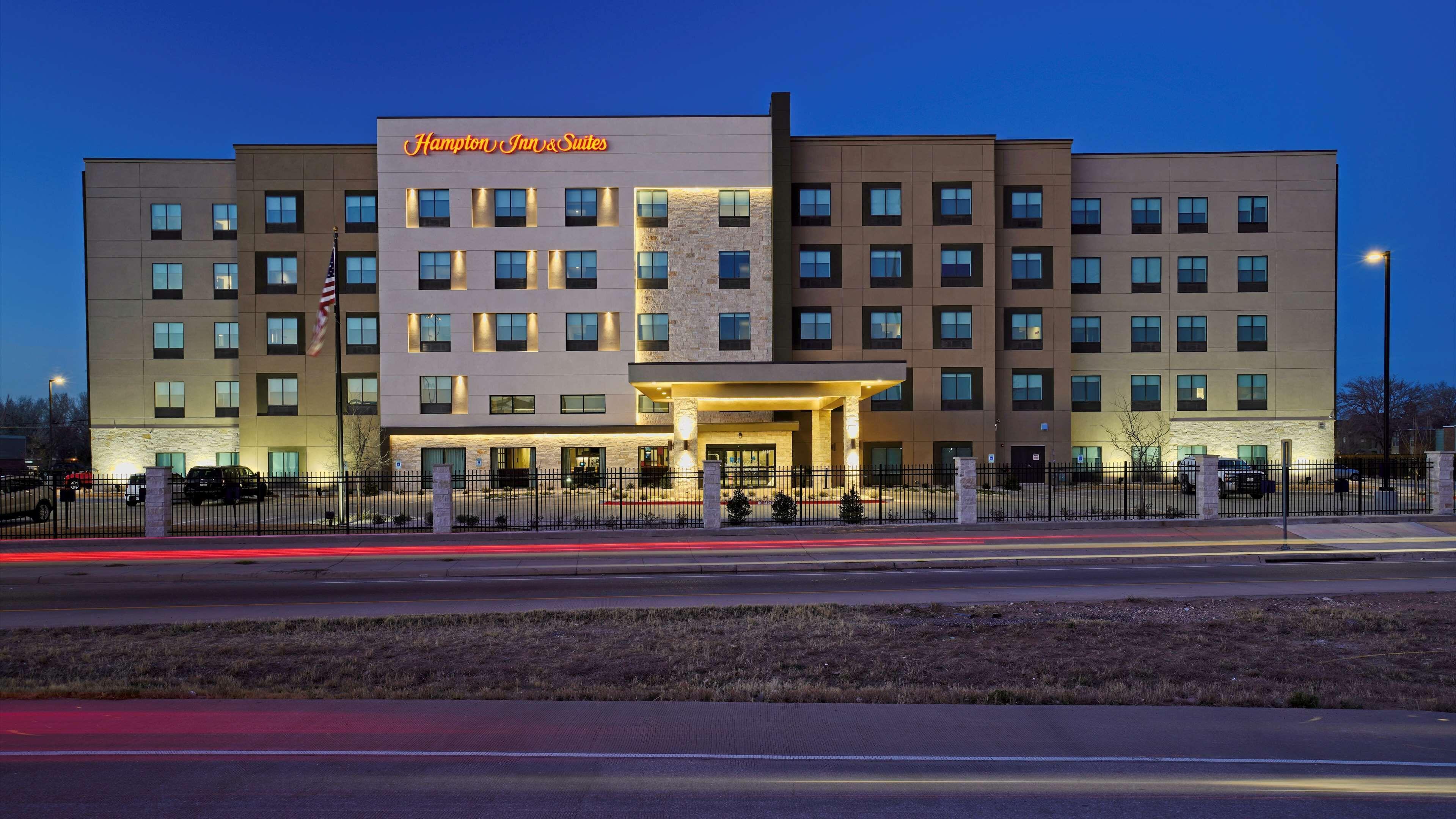Staying Near Shadow Hills Golf Course: 12 Business Hotels Compared