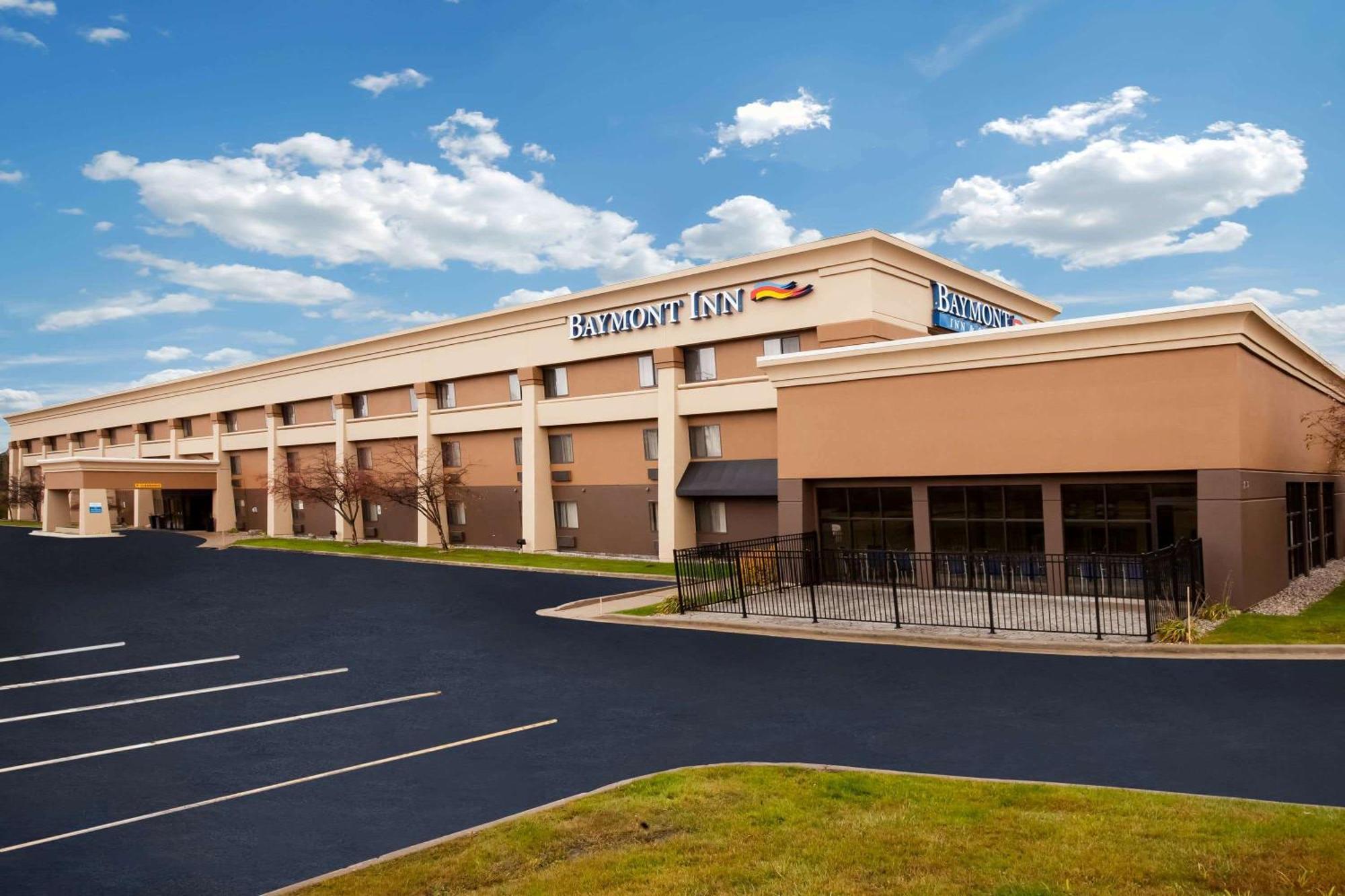 Staying Near Hickory Hills: 9 Airport Hotels Compared