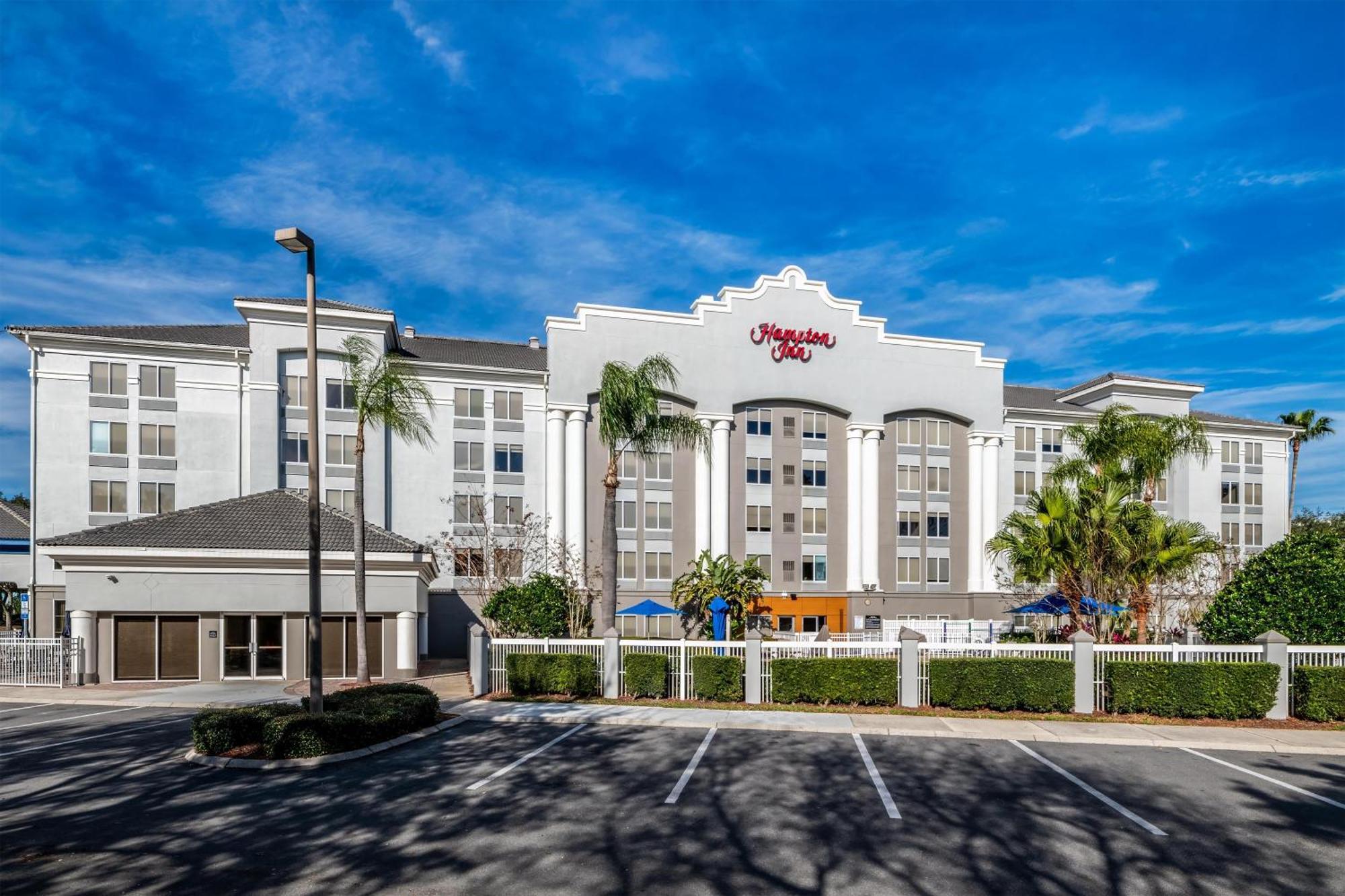 9 Family-Friendly Hotels in Disney World Area Worth Booking