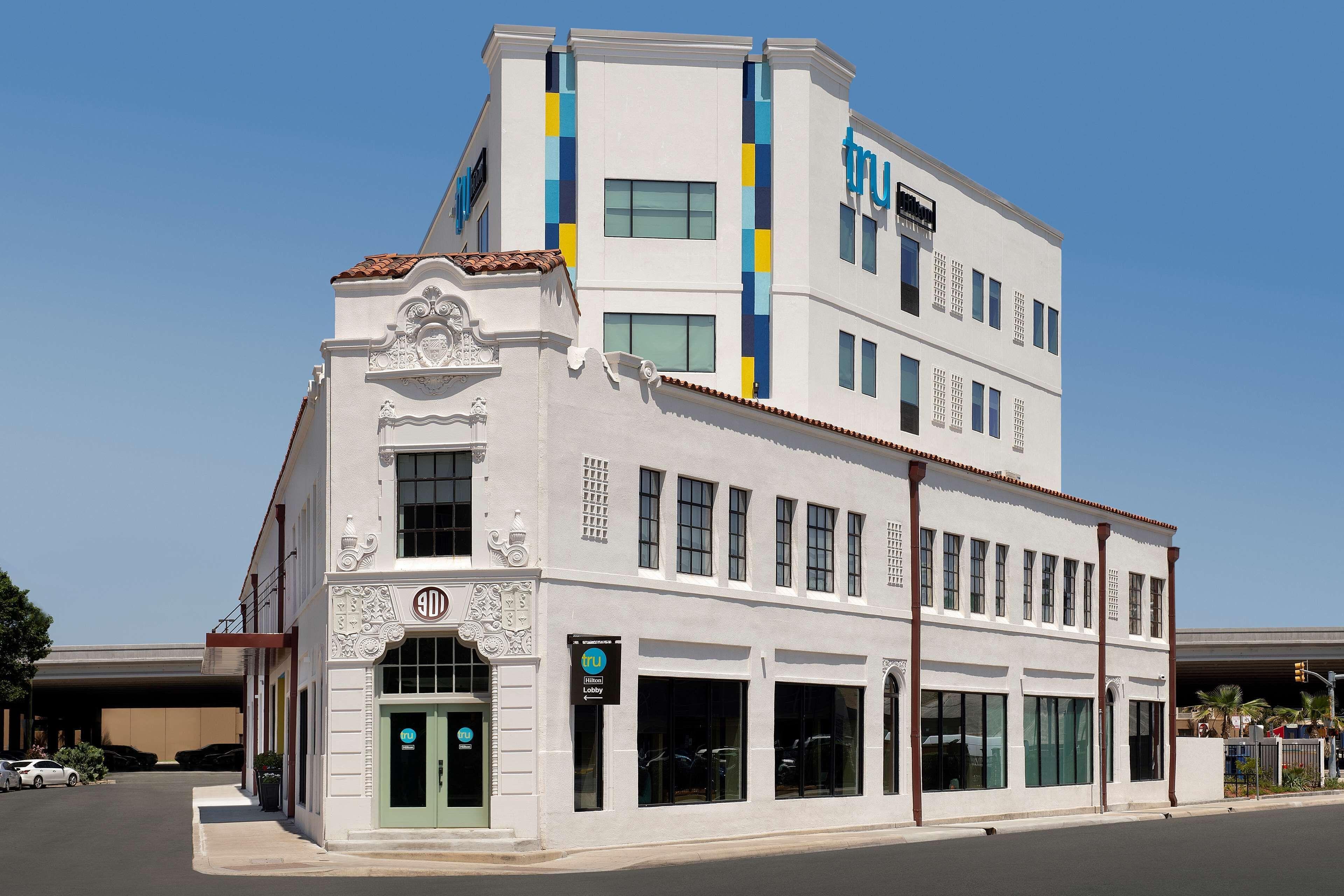 15 Business Hotels in San Antonio's Downtown Riverwalk Worth Booking