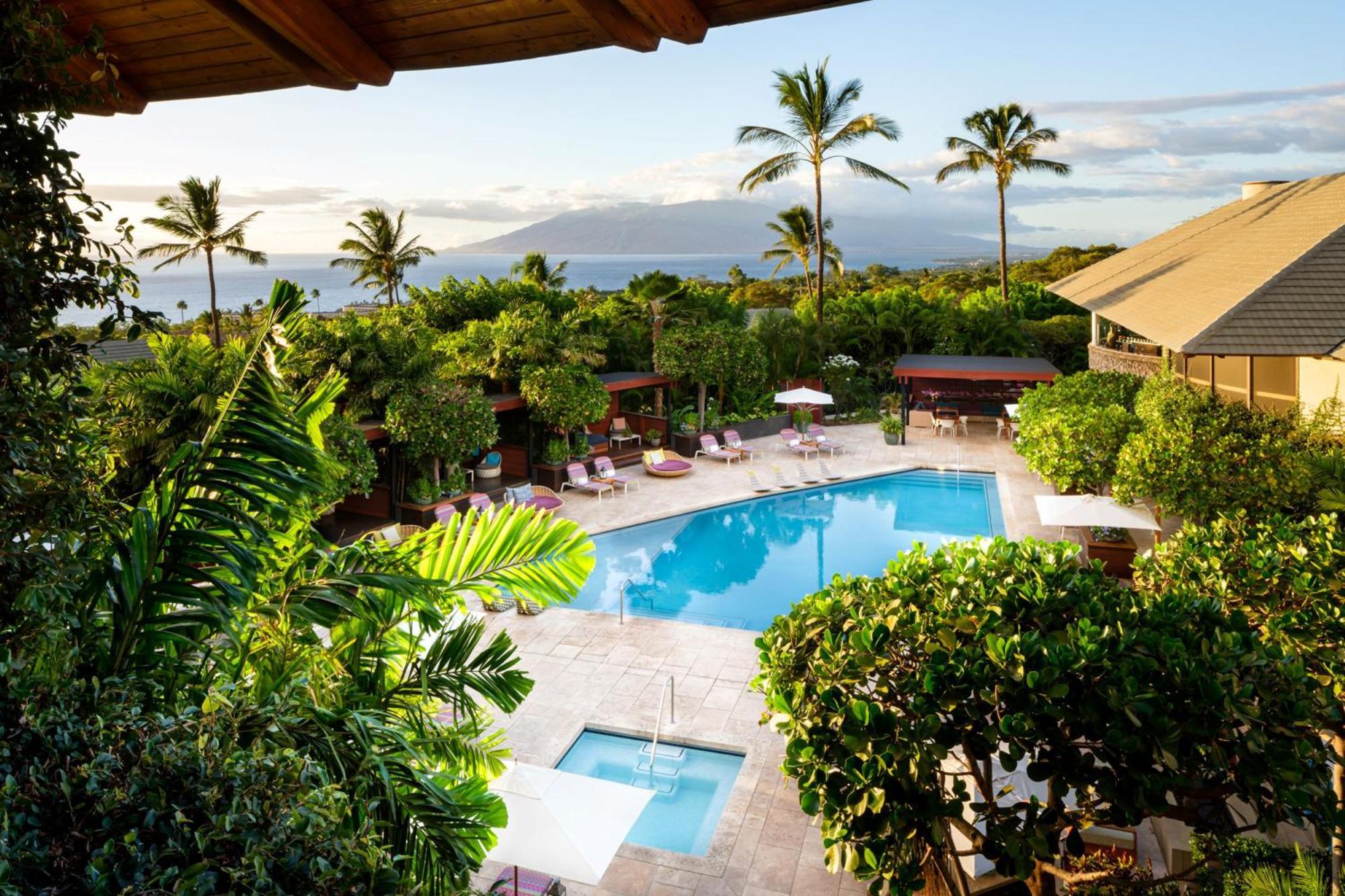 7 Romantic Hotels in Hawaii That Couples Keep Coming Back To