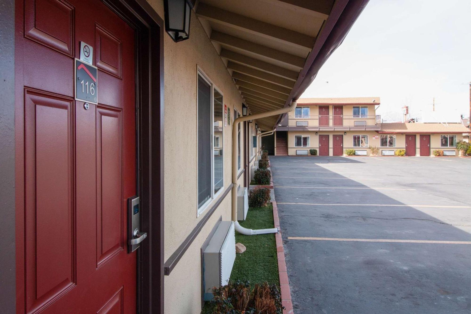 5 Smart Budget Hotels in Eastern Sierra Worth Booking