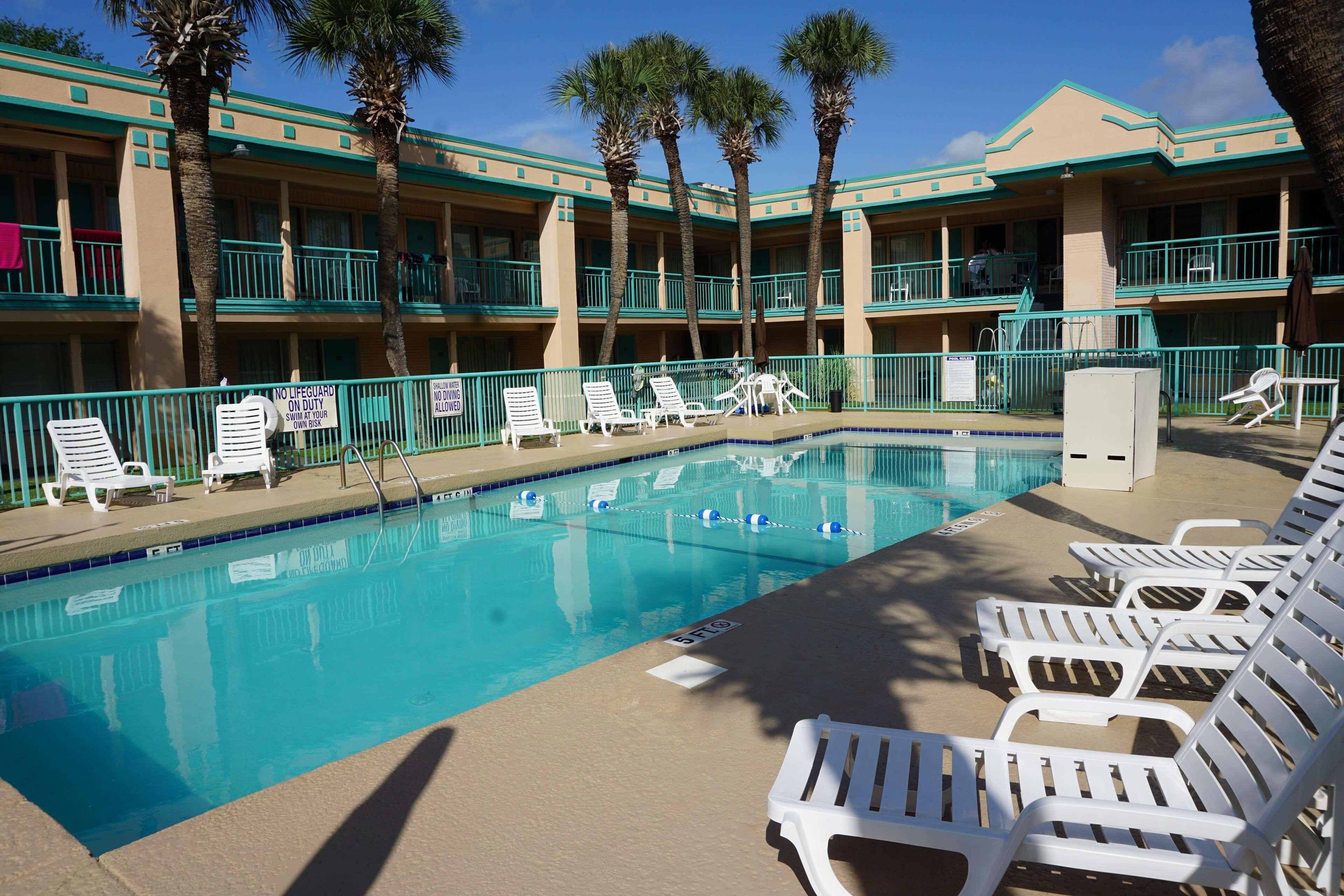 Where to Stay Near Gay Dolphin Gift Cove: 10 Budget Hotels