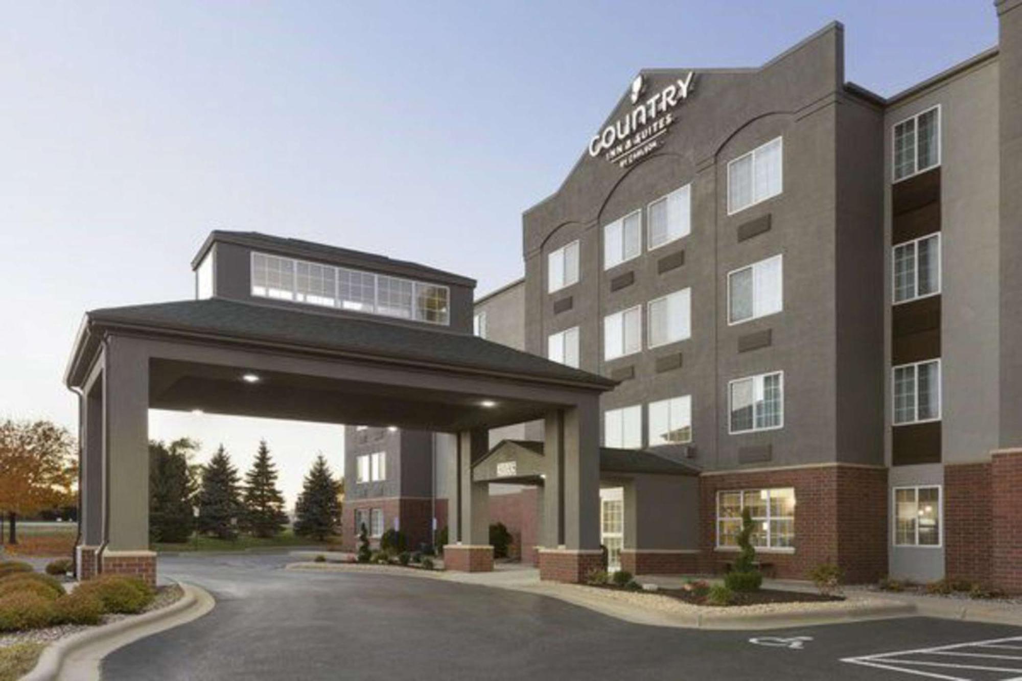 6 Smart Business Hotels Near Nickelodeon Universe Worth Booking