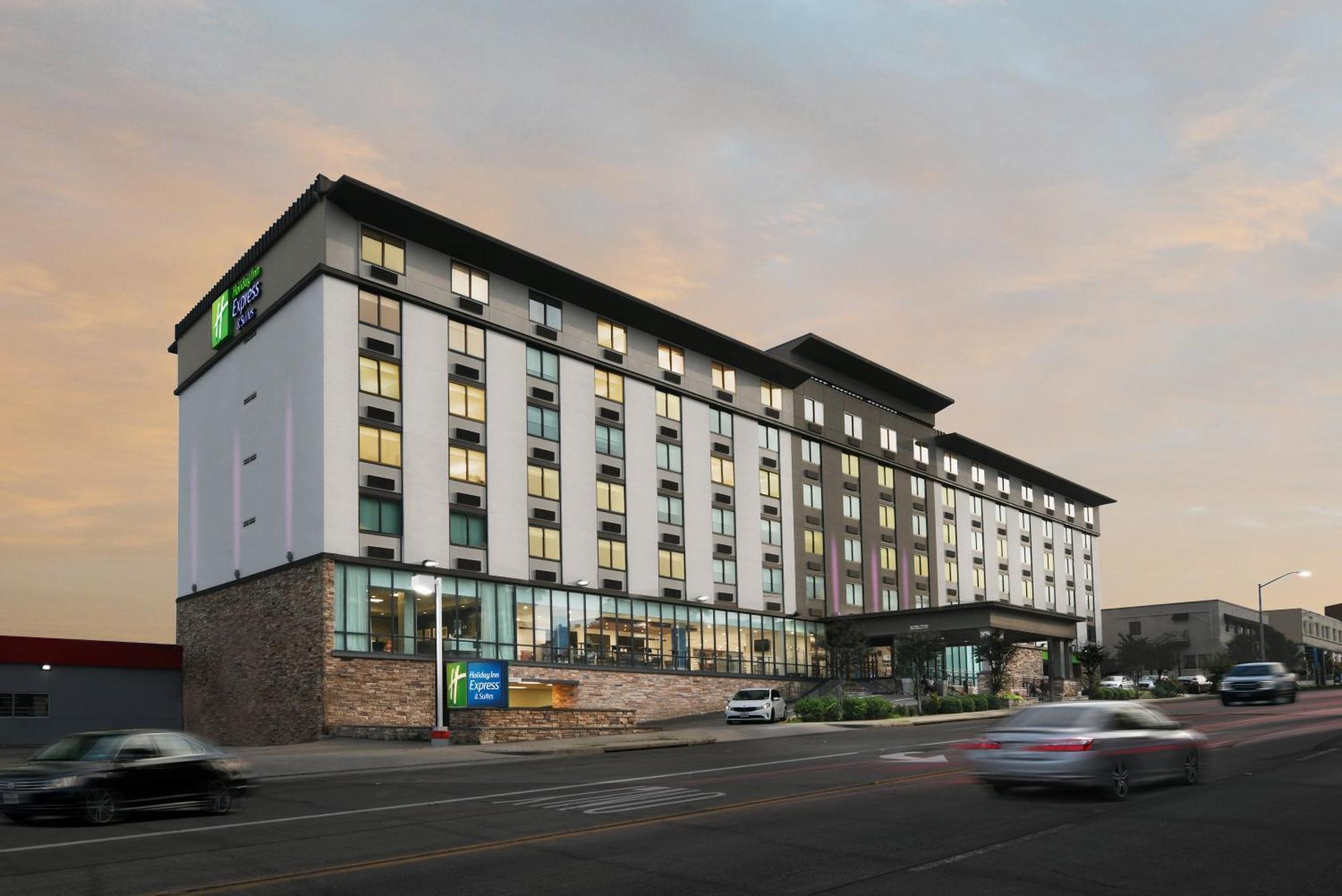 Staying Near Amon Carter Museum: 9 Business Hotels Compared
