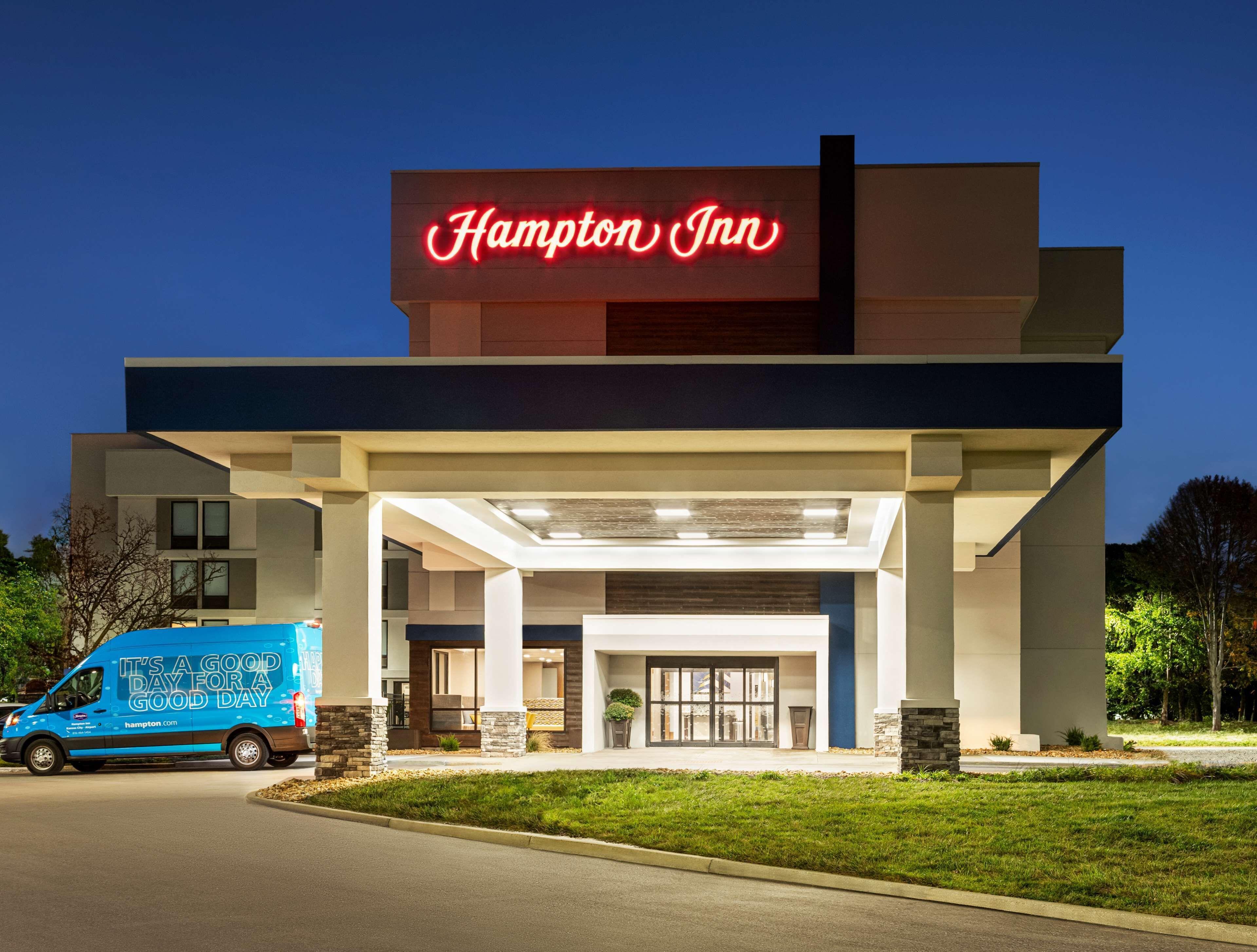 5 Smart Airport Hotels Near KCI Expo Center Worth Booking