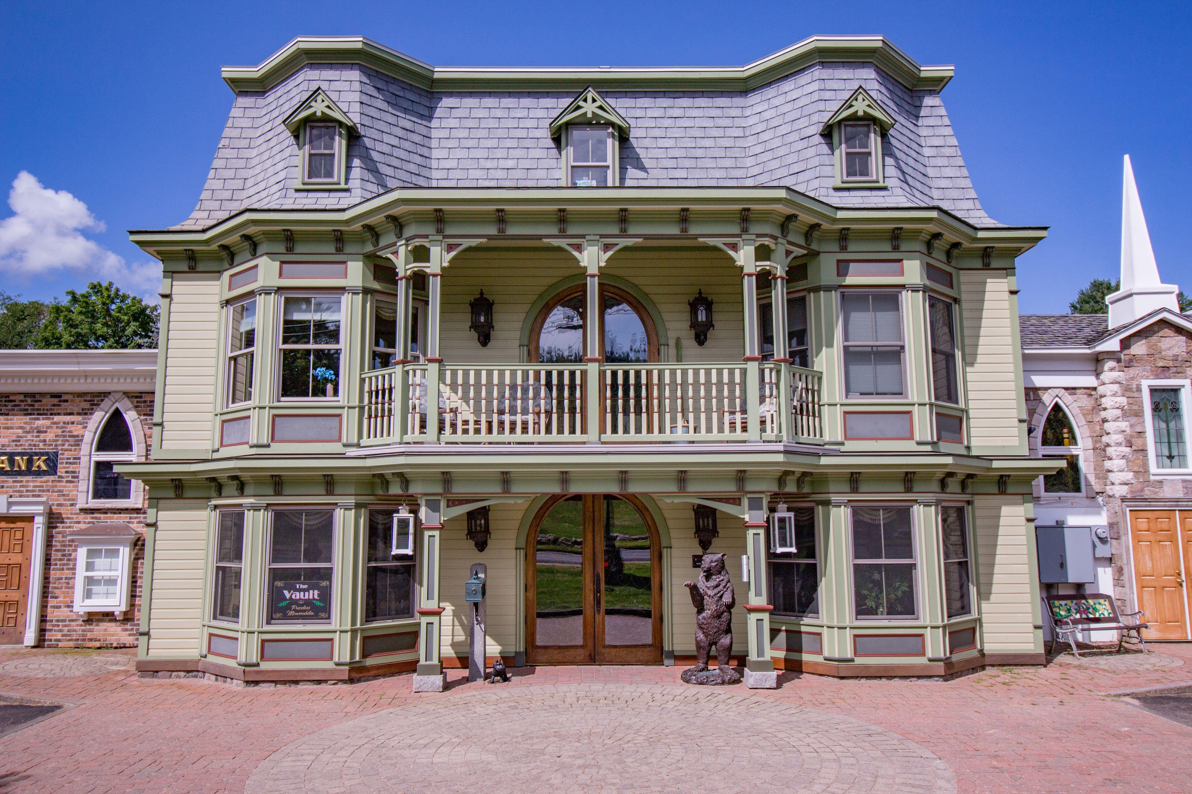 Staying Near Hartmann Museum: 5 Family Hotels Compared