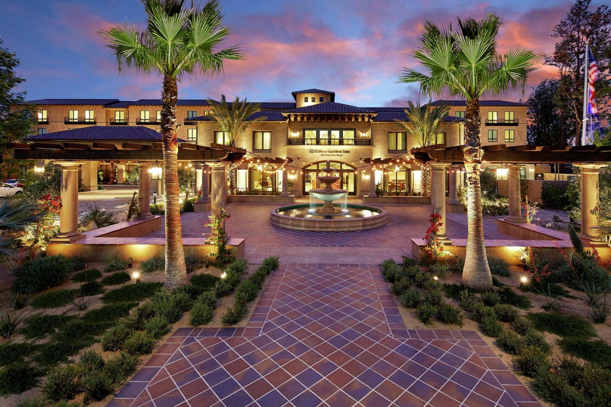 4 Airport Hotels Near San Diego Museum of Man That Deliver