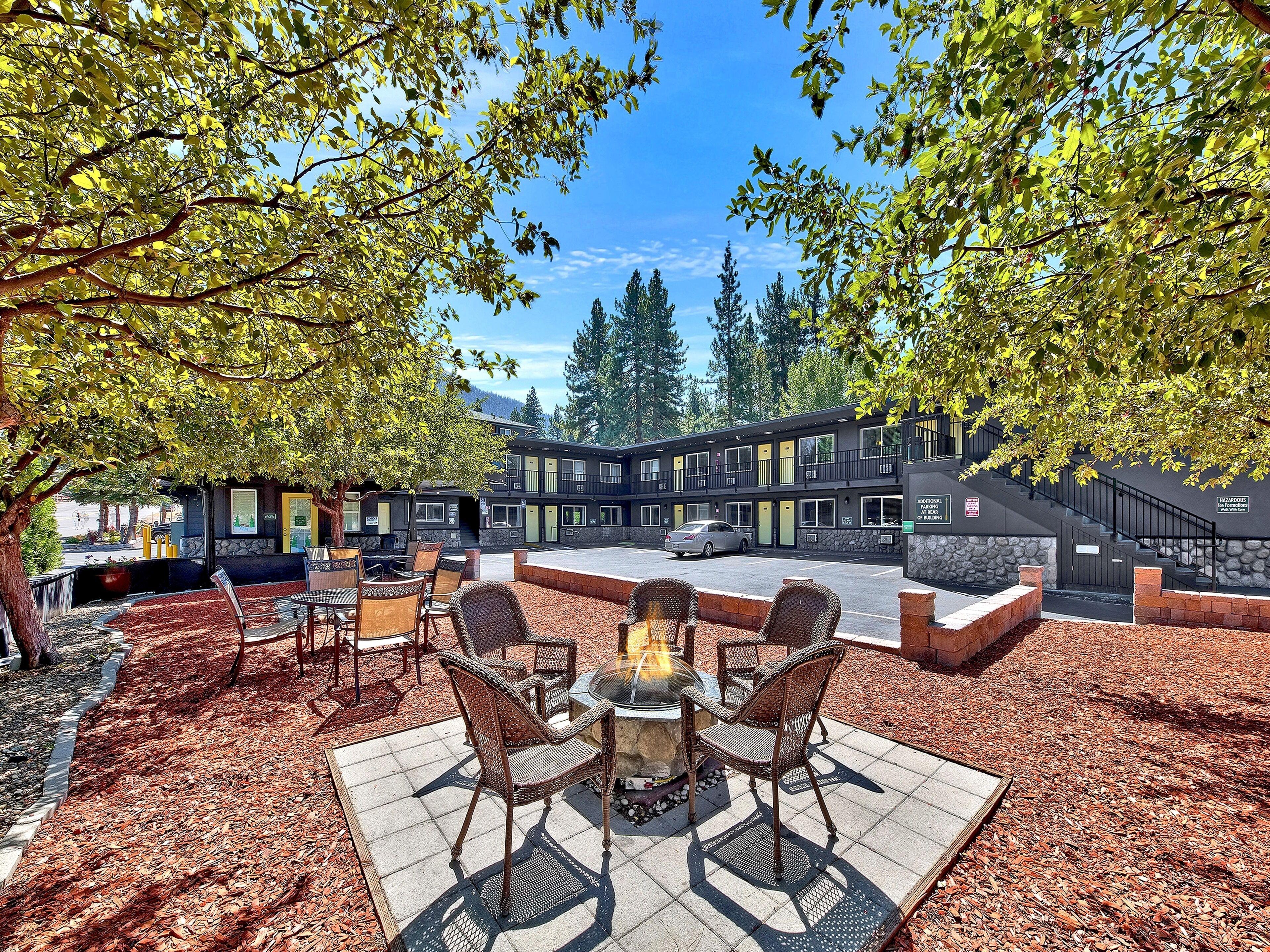 Where to Stay Near Round Hill Pines Beach: 7 Budget Hotels