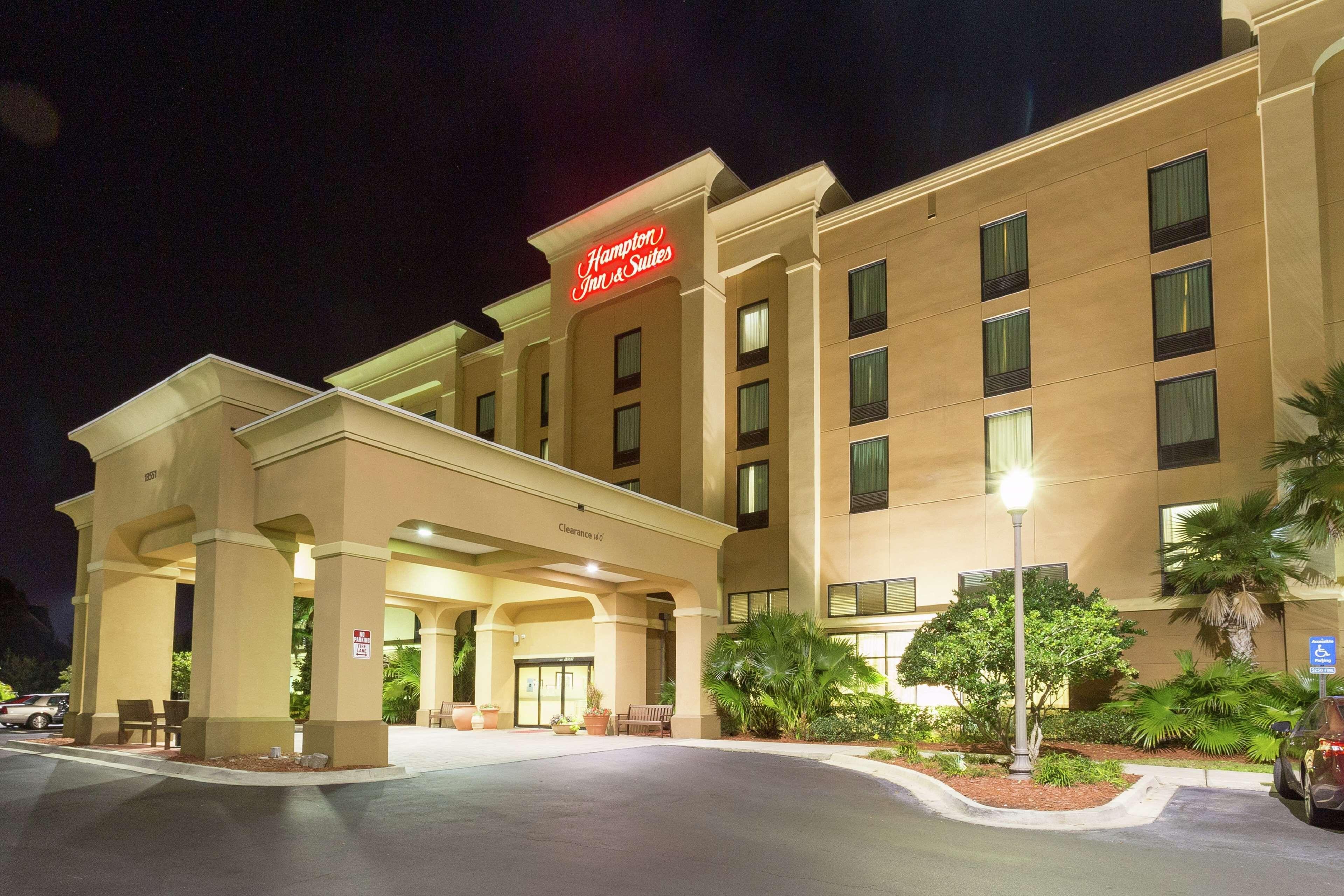 4 Beach-Style Hotels Near Jacksonville Zoo That Deliver