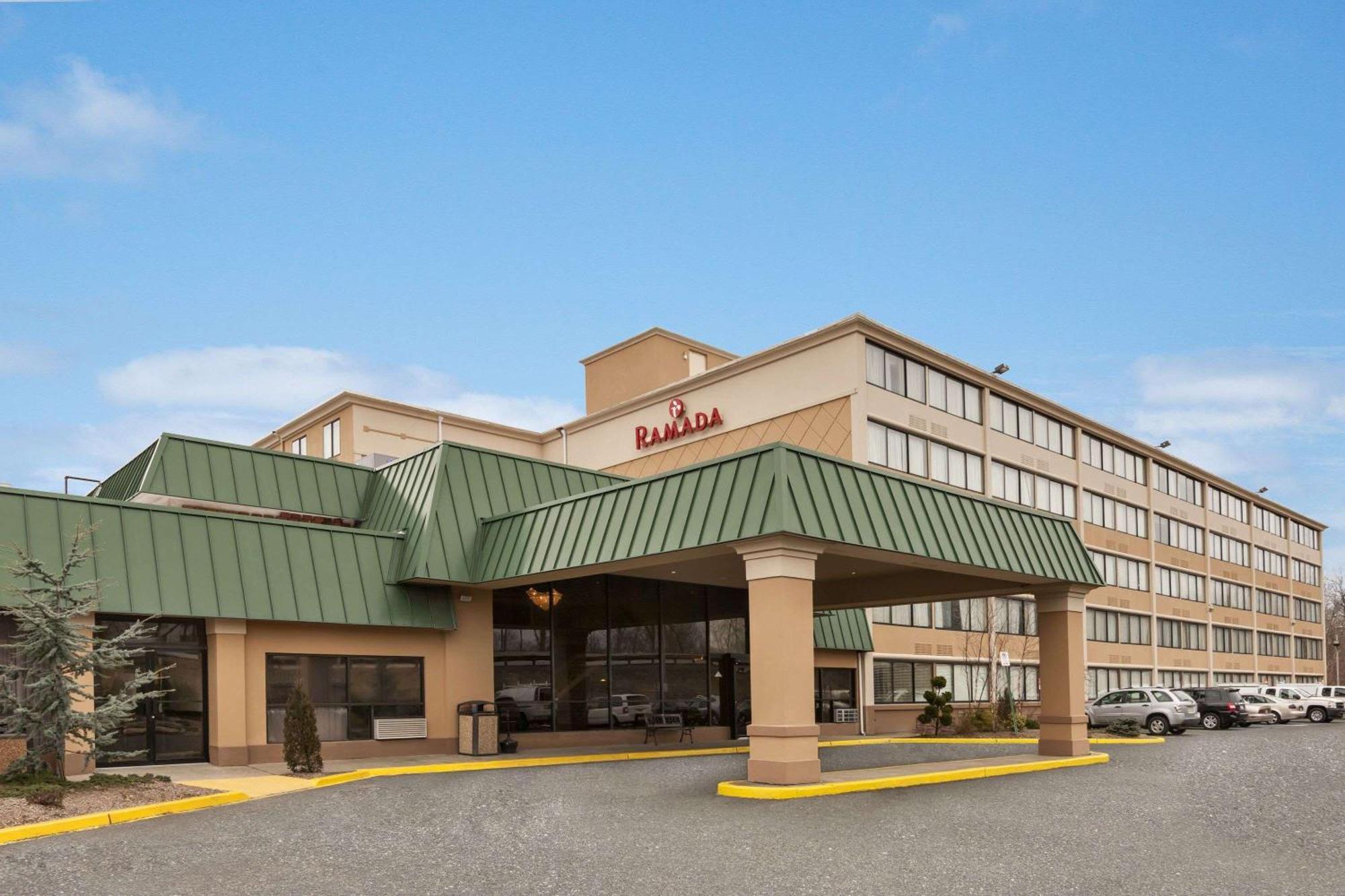 4 Smart Airport Hotels Near Veterans of Foreign Wars Worth Booking