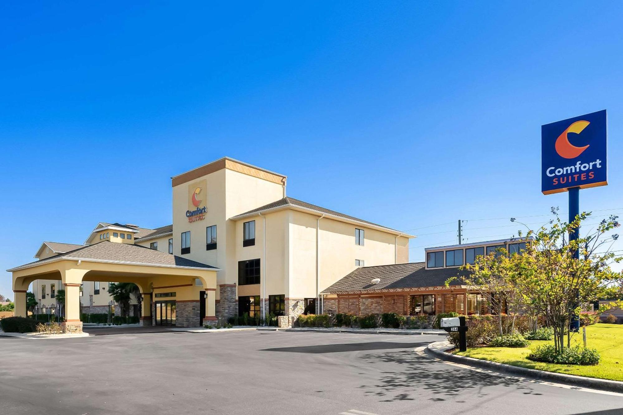 4 Business Hotels Near Oakland Terrace Park for Work Stays
