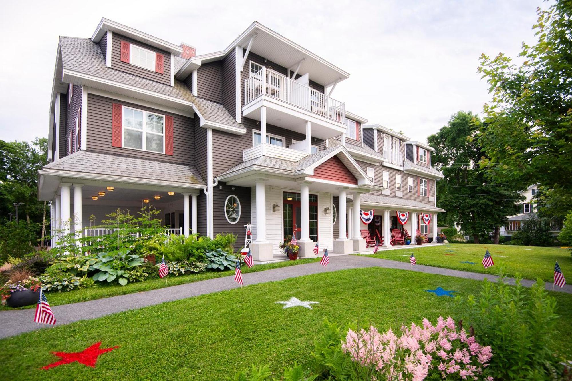 5 Central Bar Harbor Hotels Near MY Maine Bag Worth Booking