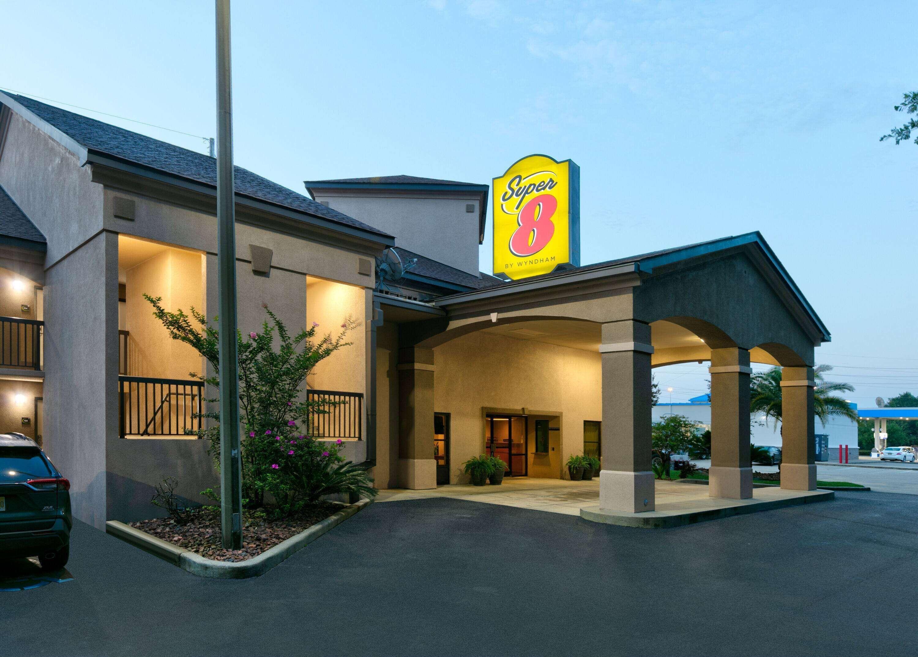 5 Budget Hotels Near Personal Portraits BY Terrissa, Biloxi