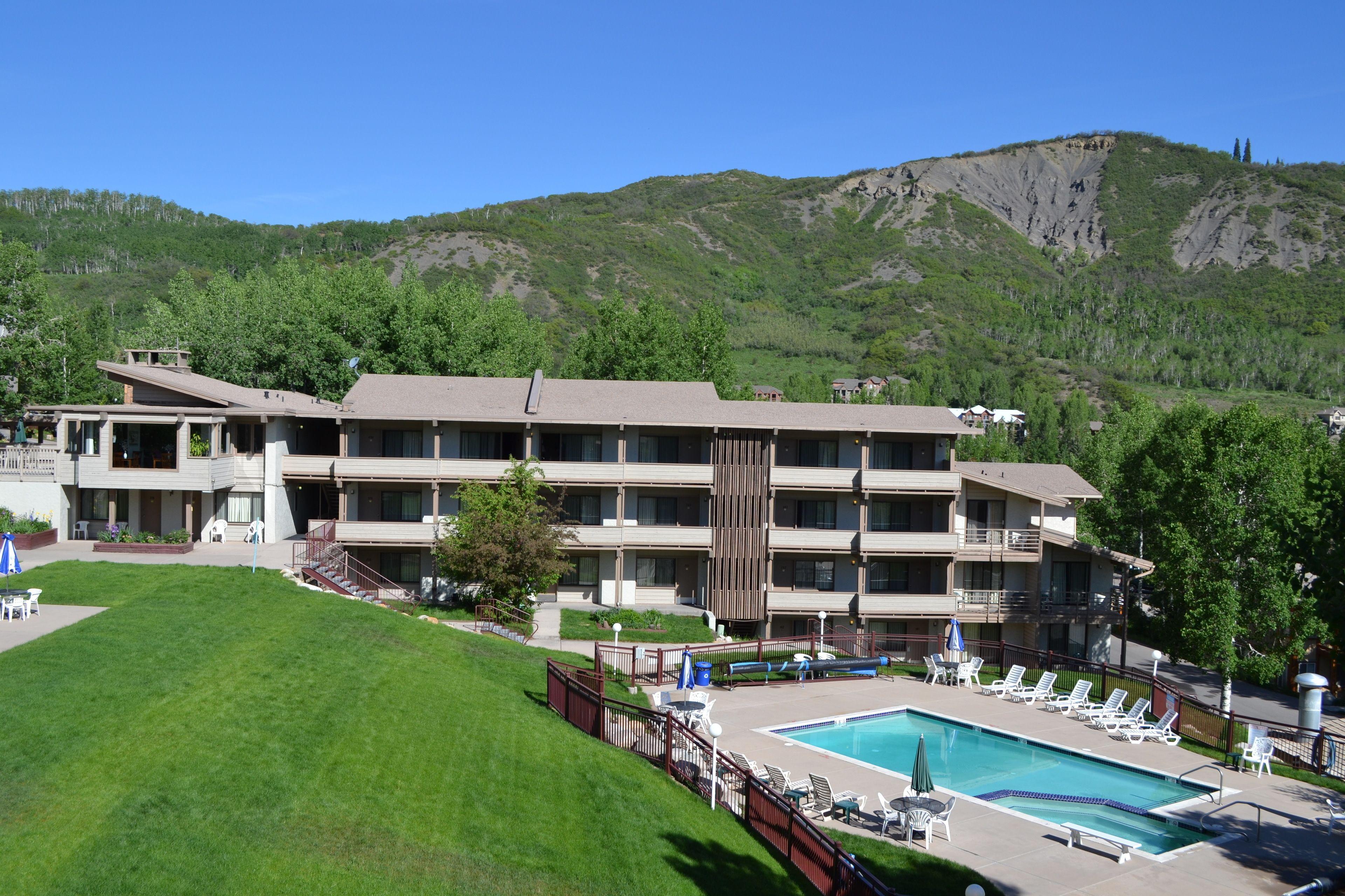 Staying Near Aspen Highlands: 5 Central Hotels Compared