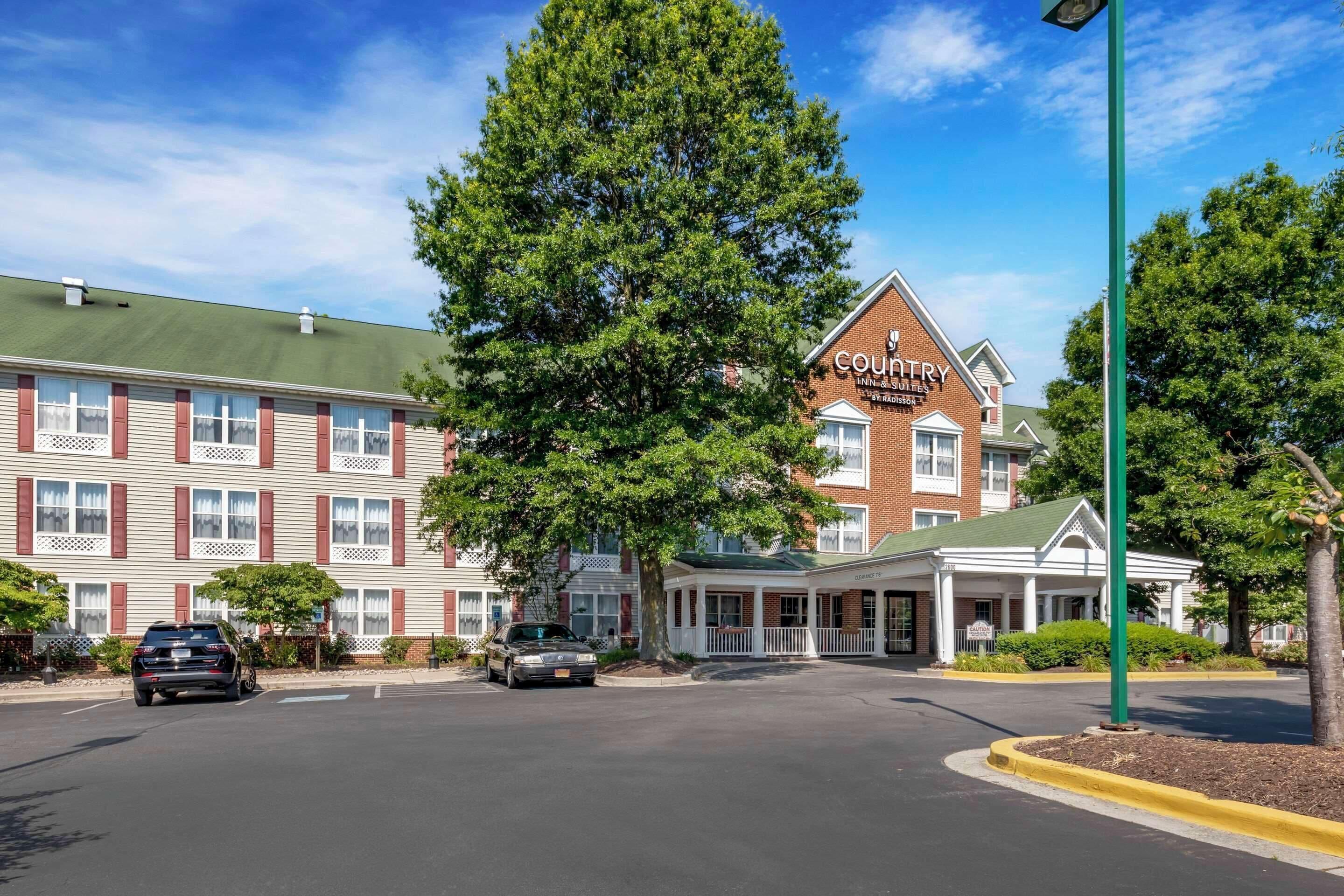4 Family Hotels Close to ARTFX Gallery in Annapolis