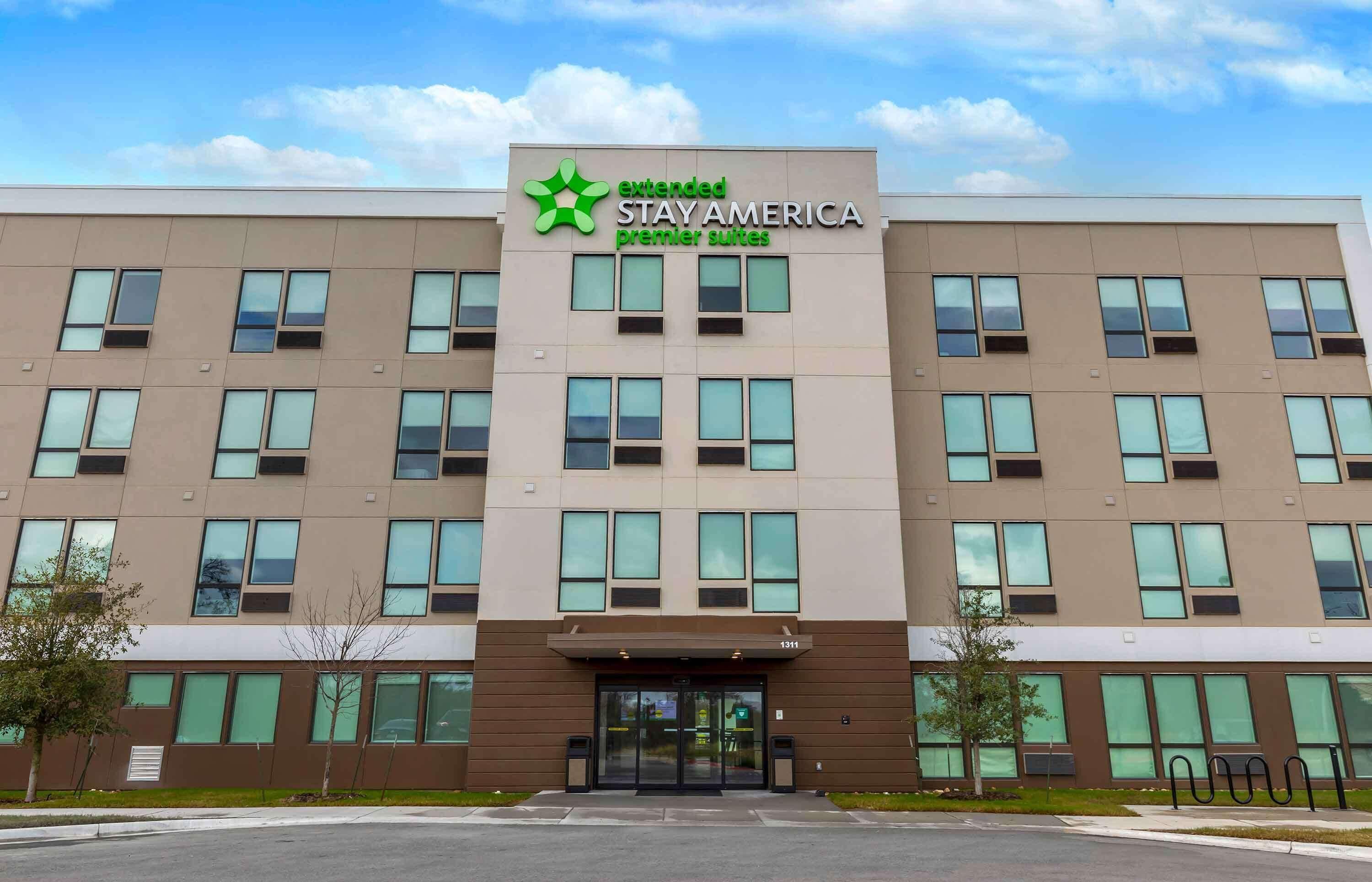 4 Affordable Hotels Close to Center-Mexican American Cultrl